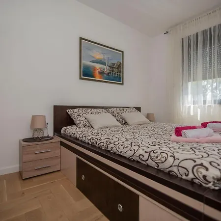 M Apartman *
